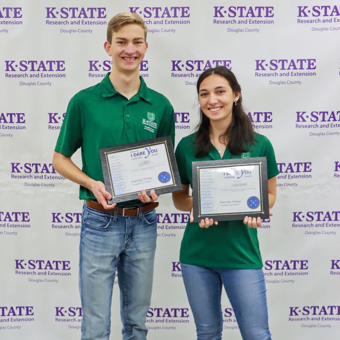 2 4-H'rs recieving an award 